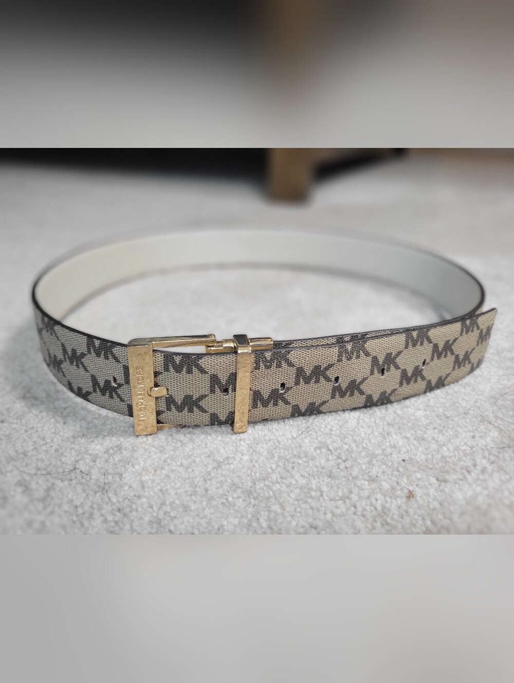 BeltMichael Kors Reversible MK Monogram Belt Gold Tone Buckle Beige & White
